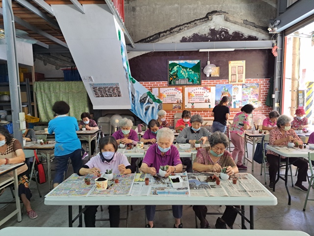 Figure 2. Green Therapy Workshop in the Communities of Central Taiwan – Succulent Combination Planter Workshop
